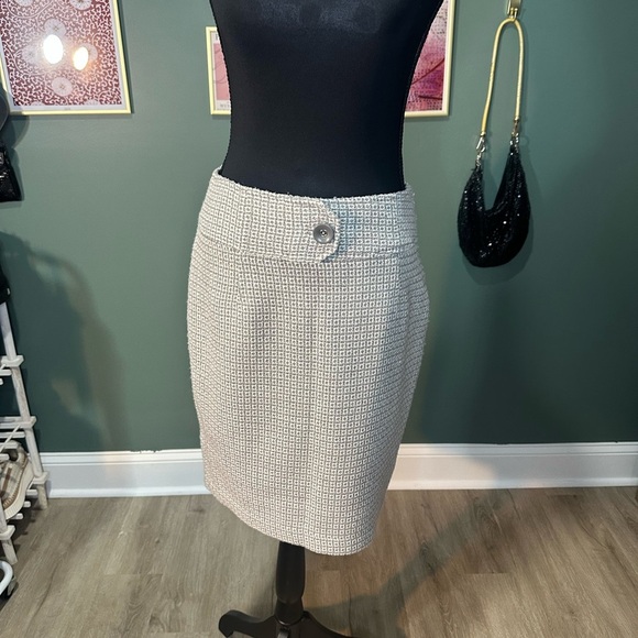 The Limited Grey Pencil Skirt Knee-Length Work Size 2 ❤️‍🔥 - Picture 1 of 5